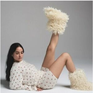 RARE NWOT Skims Shaggy Faux Fur Boots